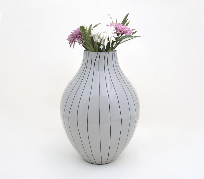 Monochrome Lines Iron Flower Vase